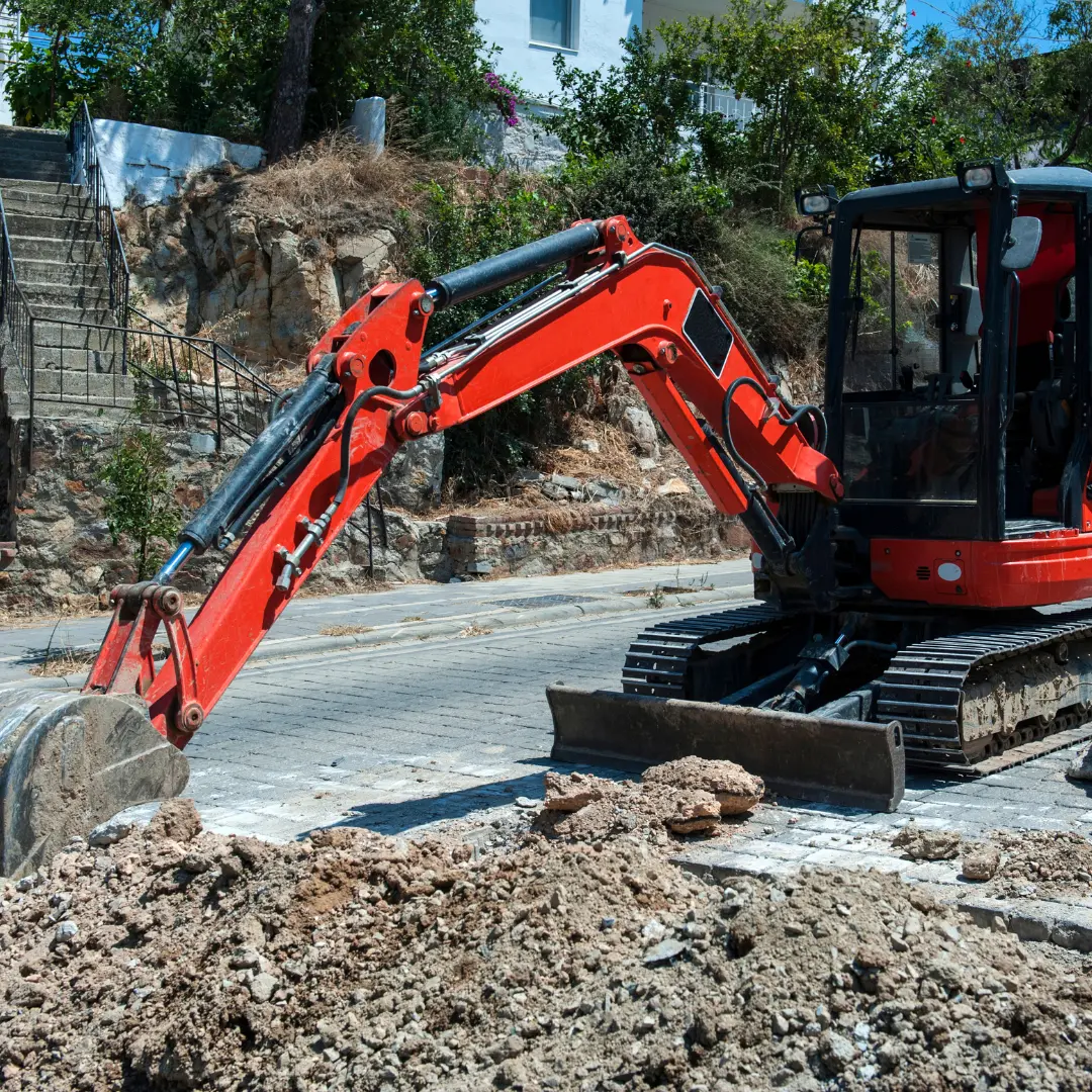 Nivellement d'une plateforme à la pelle